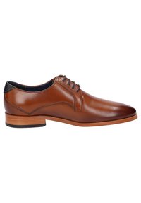 Chaussure habillée en cuir marron avec une finition lisse, concepteur à lacets, bout rond et semelle intermédiaire en bois avec une semelle extérieure en caoutchouc noir.