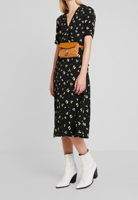 KIOMI Maxi šaty - green