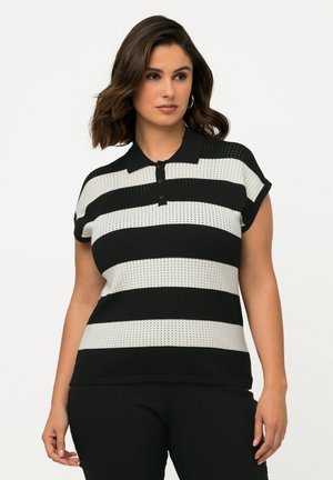Polo-shirt rayé noir et blanc avec un design en maille texturée, manches courtes et un col avec trois boutons.