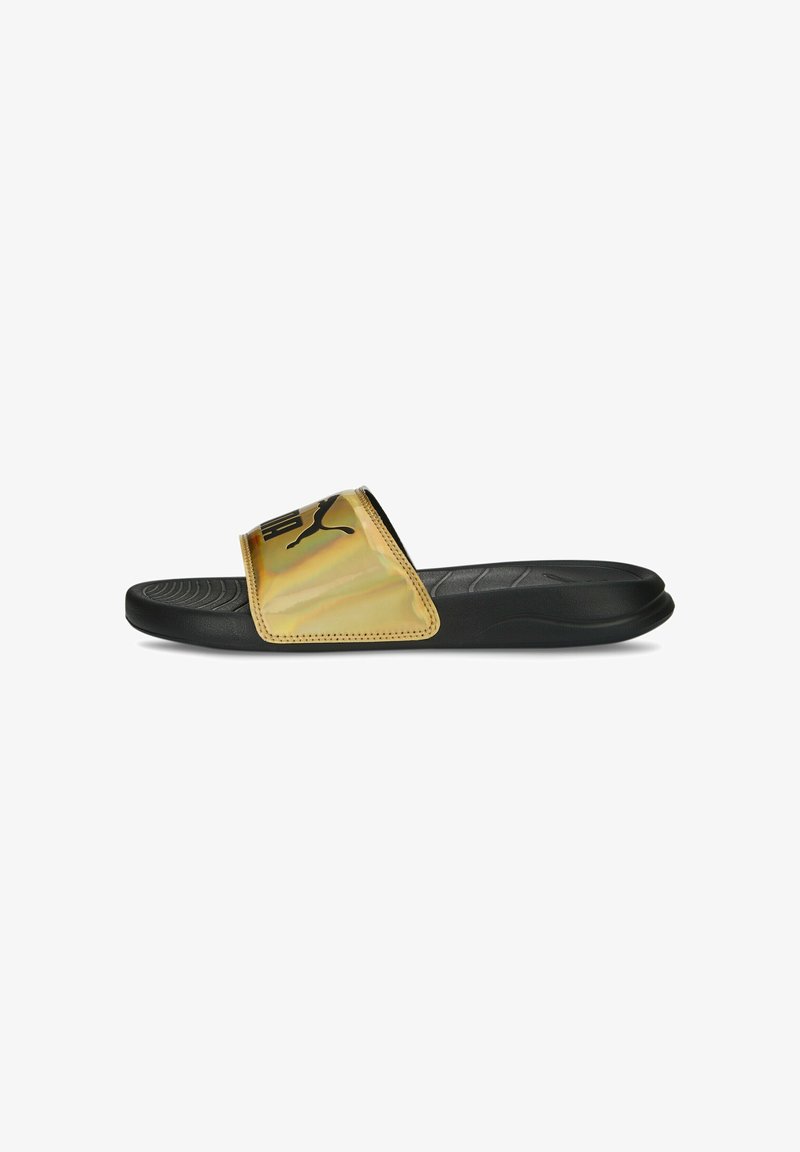 Sandale à glissière noire avec une sangle irisée dorée arborant le logo Puma noir, semelle intérieure texturée et semelle légèrement relevée.