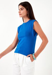 LELA CREW NECK - Paprasti marškinėliai - royal blue