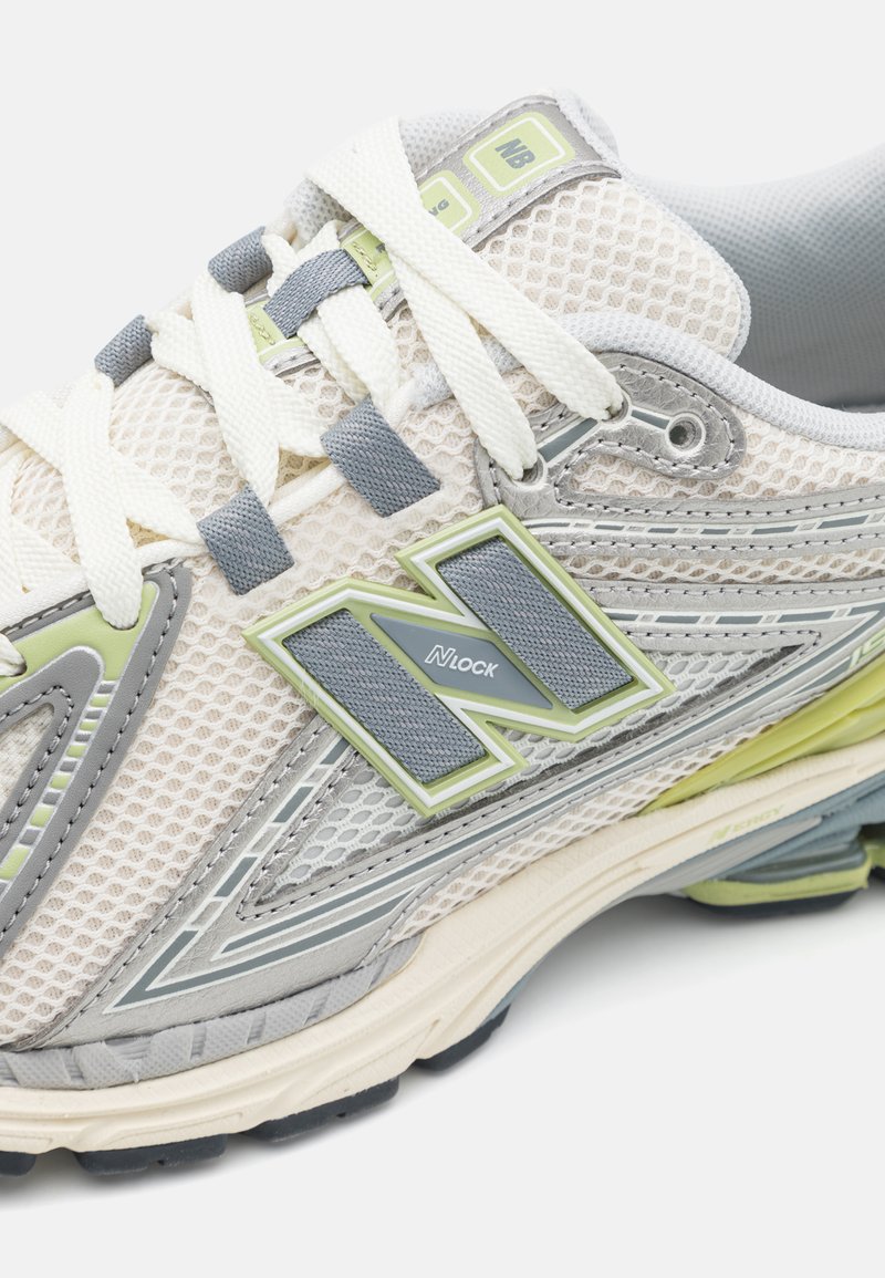 New Balance M1906 UNISEX - Sneaker low - white/green/grau - Zalando.de 