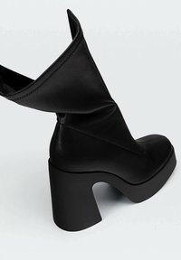 Stradivarius High heeled ankle boots - black