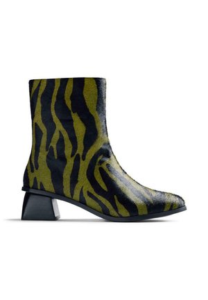 ESTAMPADO ANIMAL BY MELYSSA PINTO TARNABY - Botines - cebra