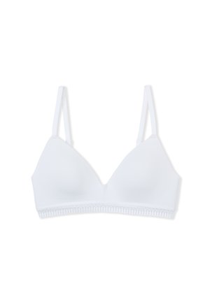 Weißer drahtloser BH mit dünnen verstellbaren Trägern und einem dekorativen elastischen Band entlang der unteren Kante vor einfarbigem Hintergrund.