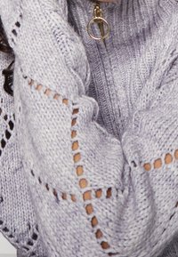 Object Neule - lilac