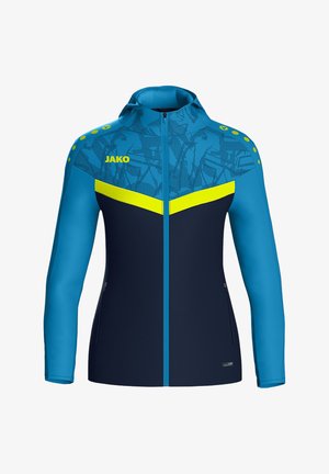 Giacca sportiva blu e blu navy con colletto alto, chiusura a zip e accenti riflettenti gialli. Presenta un motivo geometrico texturizzato sulle spalle.