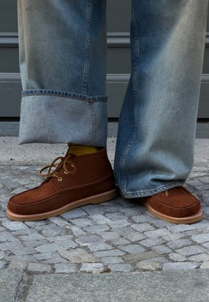 Timberland CHUKKA MID LACE UP - Chaussures à lacets - medium brown