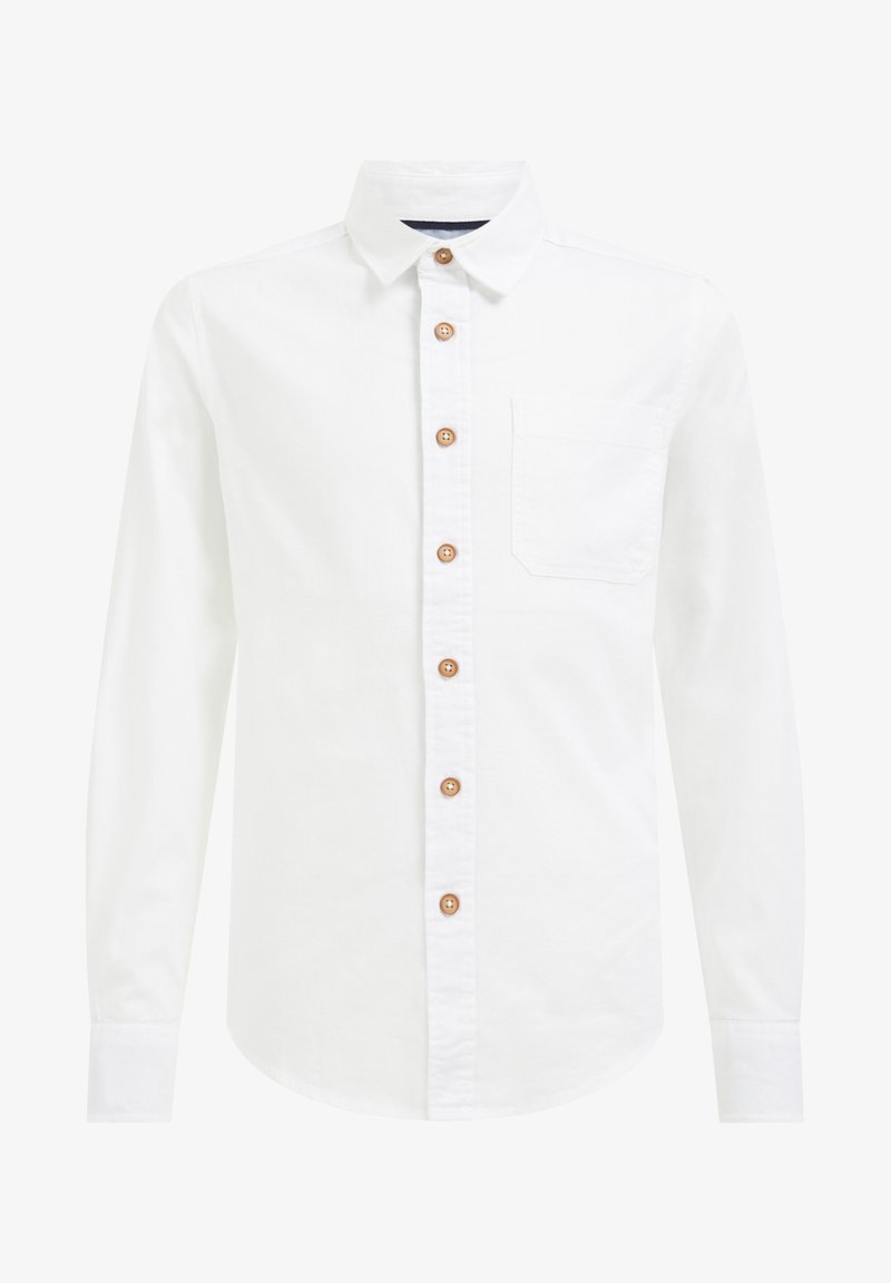 Bílá bavlněná košile s dlouhým rukávem, zapínání na knoflíky, hnědé knoflíky a náprsní kapsa. Klasický límec a rovný lem.