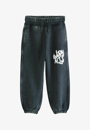 Mustad elastse vöökohaga jooksupüksid, millel on paelaga pingutust nöör, küljetaskud, elastsed mansetid ja valge moonutatud tekst „ALSAINTS LONDON“ paremal reiel.