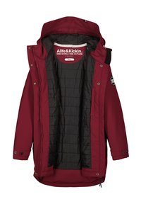 Bordeaux-waterdichte jas met een zwarte gewatteerde voering, ritssluiting, capuchon, drukkknopen en een logo op de mouw.