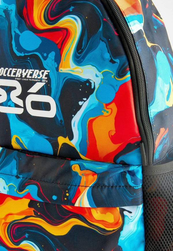 REGULAR FIT – Tagesrucksack – orange glitch print