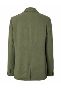 Olijfgroene herenblazer met kraag met inkeping, lange mouwen, knoopmanchetten en een centrale achterventilatie, gezien van achteren.