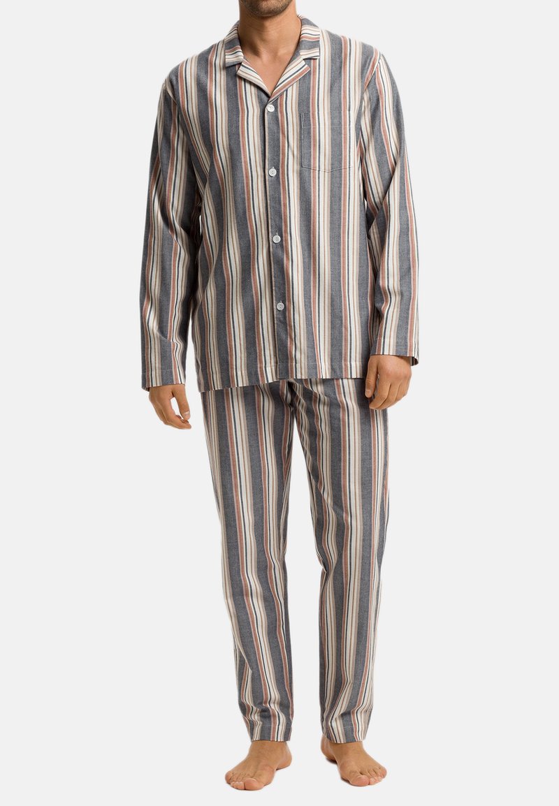 Randiga pyjamaser i grått, vitt och rostfärgat med en knapp-up skjorta och matchande byxor, med en bröstficka och mjukt tyg.