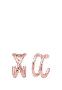 Rose gold dobbelte hoop øreringe med et snoet design, der har glatte, blanke overflader og åbne ender. Unikke former skaber visuel interesse.