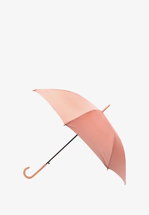 Różowy parasol z gładkim materiałowym daszkiem i zakrzywioną rączką. Czarno-metalowa konstrukcja z miedzianymi akcentami. Kompaktowy i lekki design.