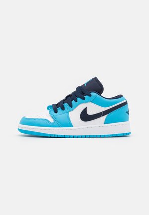 Jordan AIR JORDAN 1 LOW UNISEX - Zapatillas - white/dark powder blue/obsidian