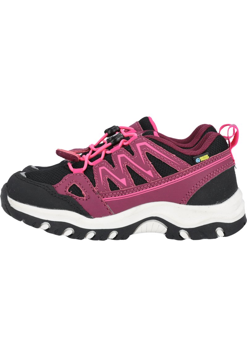 Børnesportsko med sort bund, pink detaljer, mesh-materiale og en mønstret sål. Har toggle snørebånd og en forstærket hæl.