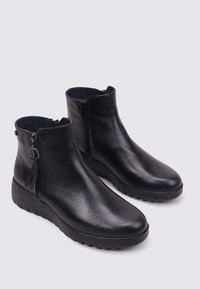 Fluchos Botines de cuña - black
