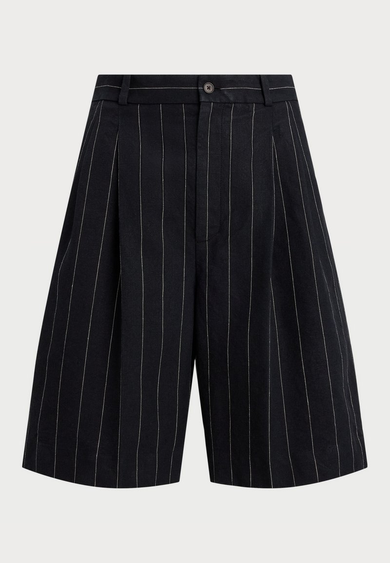 Sorte shorts med en løs pasform, præget af vertikale hvide striber, plisseret front og knaplukning. Fremstillet af letvægtsstof.