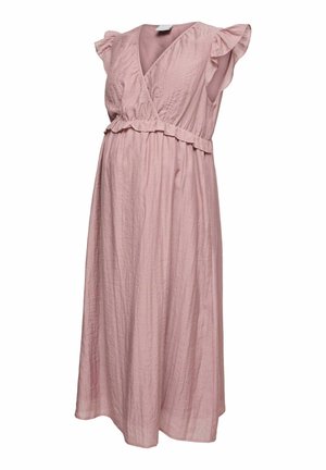Lichtroze mouwloze zwangerschapsjurk met V-hals, gerimpelde schouderdetails en een geplooide taille met een volantzoom.