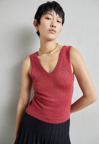 KNITID - ZELDA SHIMMER VEST - Top - persian red Thumbnail-Bild 1