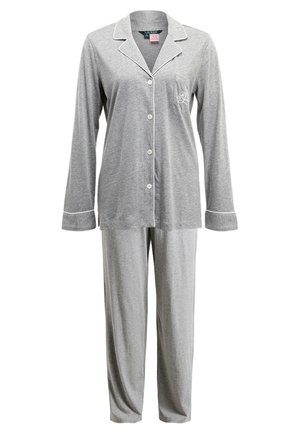 Grå pyjamasset i mjukt tyg, med en långärmad skjorta med knappar och vit kantning samt matchande byxor. Diskreta fickdetaljer ingår.