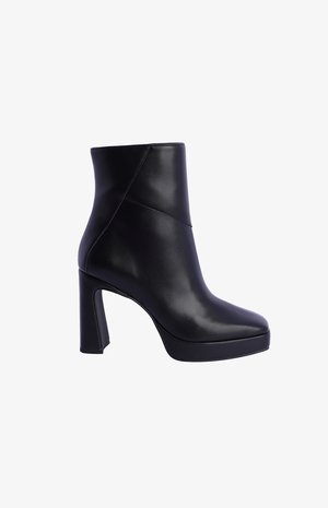 ELSA - Plateaustiefelette - black