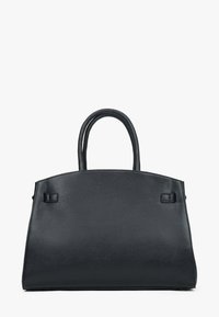 Zwarte leren handtas met een gestructureerde vorm, afgeronde handvatten, een gestructureerd oppervlak en minimalistische accenten aan de zijkanten.