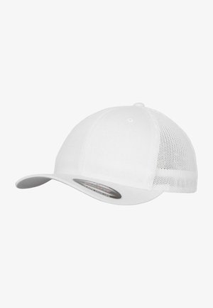Biała czapka bejsbolowa z zakrzywionym daszkiem, wykonana z jednolitego materiału z siateczkowymi panelami bocznymi dla lepszej wentylacji. Posiada okrągłą naklejkę z logo na daszku.
