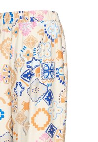Tissu de couleur claire avec un motif de formes géométriques et florales en bleu, beige, rose et blanc, avec une ceinture élastique.