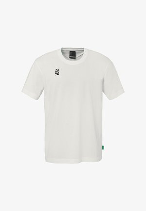 Hvid bomulds T-shirt med rund hals og korte ærmer. Indeholder et lille sort grafik på brystet og et grønt mærke ved kanten.