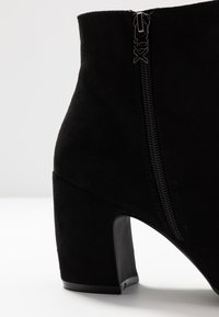 XTI Tronchetti - black