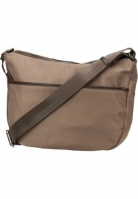 Borsa a spalla in nylon marrone con una lunga tracolla regolabile, parte superiore con zip e tasca frontale. Texture liscia e design minimalista.