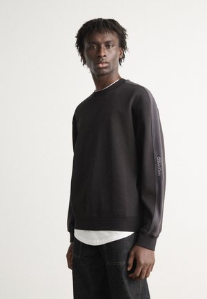 LOGO TAPE CREW NECK - Mikina - black
