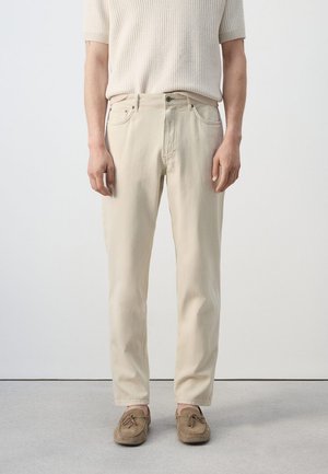 Mango ADULT - Jeans Tapered Fit - sand