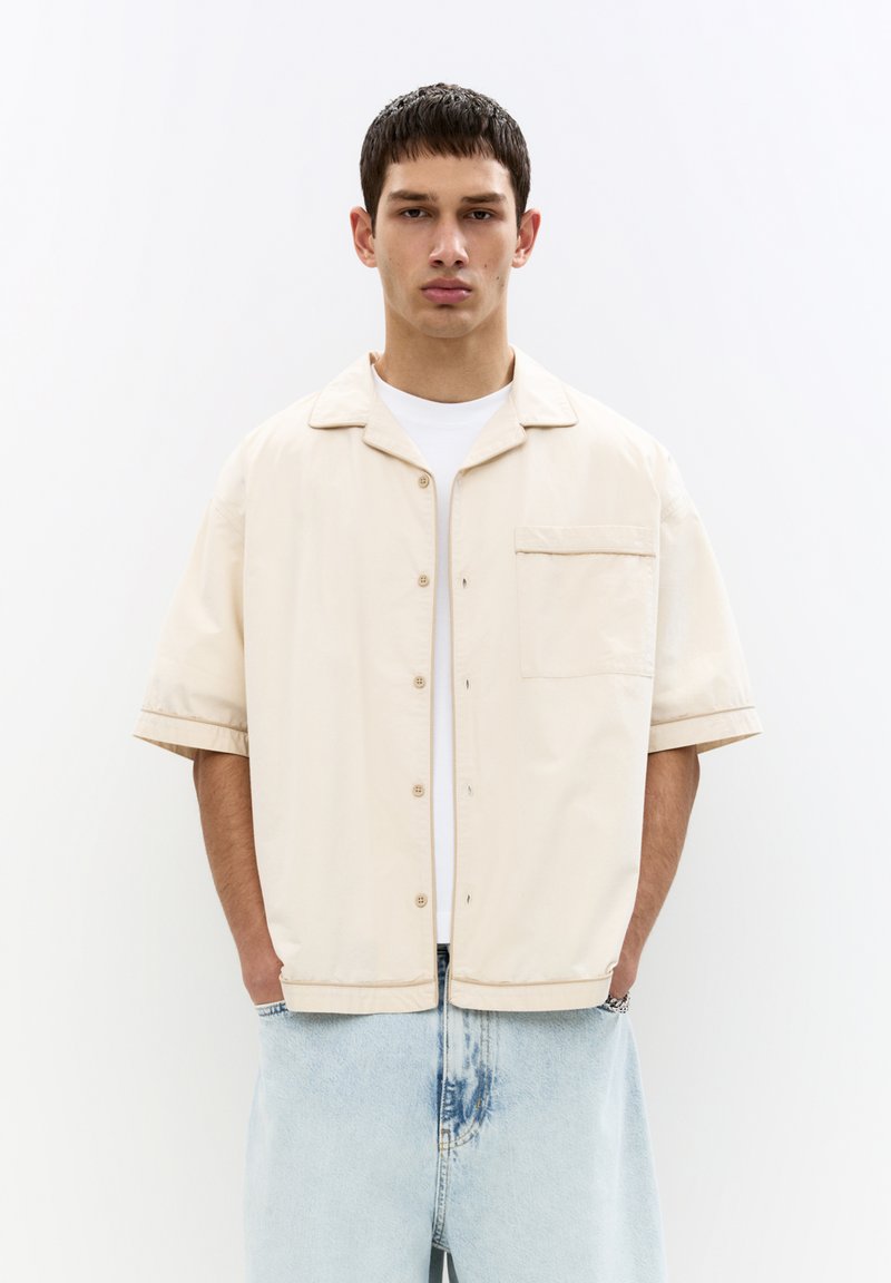 PULL&BEAR - SHORT SLEEVE  - Overhemd - beige, Vergroten