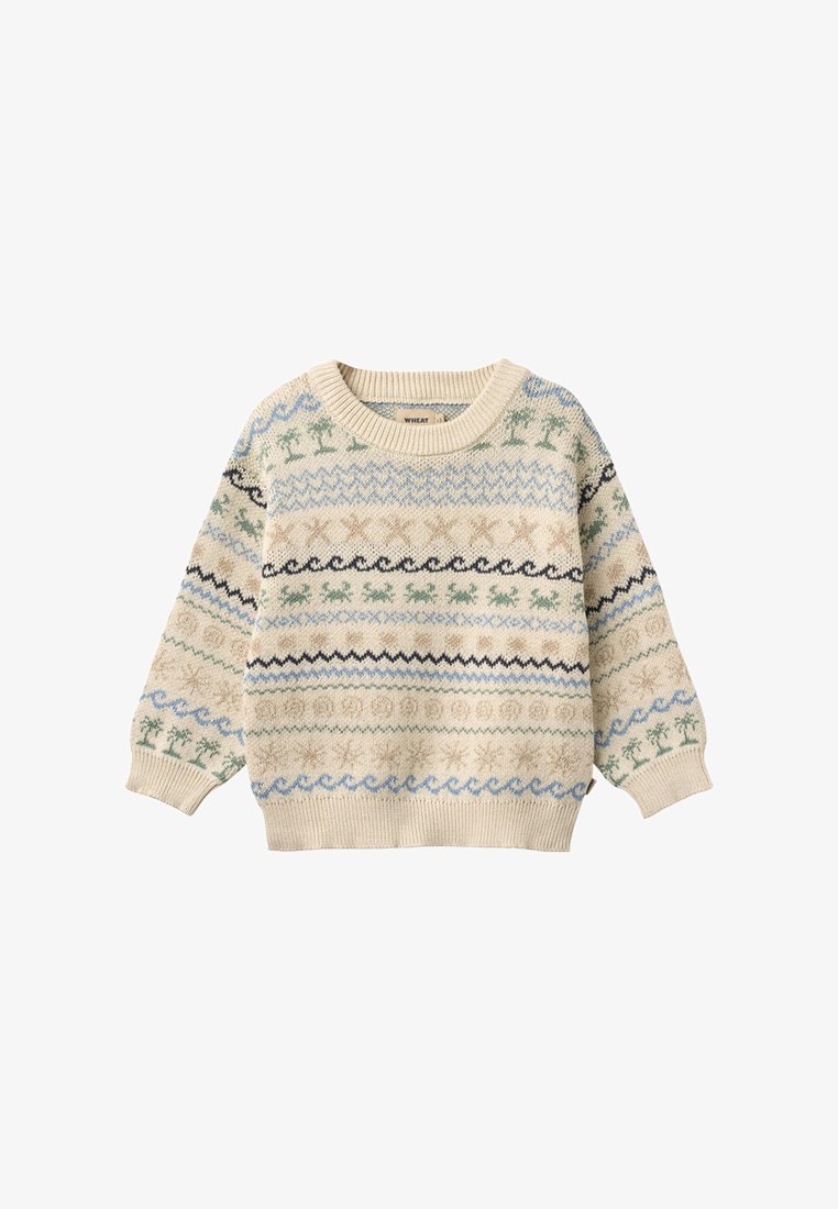 Pull en tricot beige avec des vagues bleues, des palmiers verts et des motifs de crabes en bandes horizontales, doté de manches longues et d'un col rond.