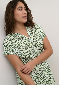 Kaffe KAANO  - Vestido informal - greencolors graphic dot