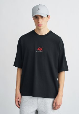 - T-shirt z nadrukiem