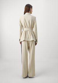 KARL LAGERFELD TAILORED SUIT PANTS - Kelnės - beige