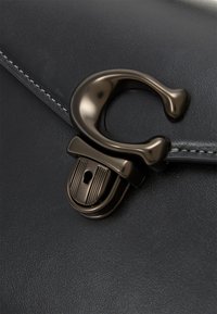 COACH LUXE REFINED SAMMY TOP HANDLE - Sac à main - black