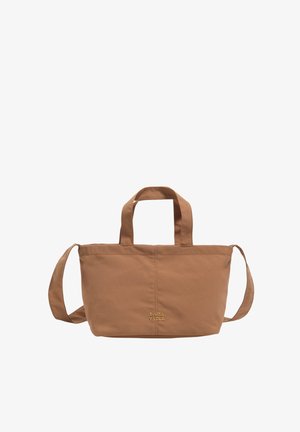 Bolso tote pequeño marrón con asas cortas y largas, tela suave y logo "BIMBA Y LOLA" en el centro frontal.