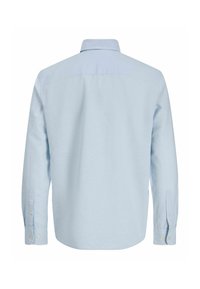 Chemise bleu clair à manches longues vue de dos, avec un col classique et des poignets boutonnés.