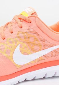 Nike Performance Scarpe da corsa su strada - orange