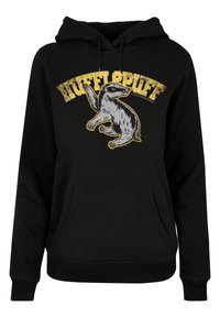 Čierna mikina s kapucňou so šedou a žltou grafikou jeleňa a textom "HUFFLEPUFF" nad ním. Obsahuje predné vrecko a kapucňu s šnúrkou.