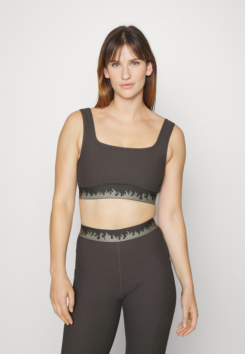 EleVen by Venus Williams VARSITY BRA Light support sports bra