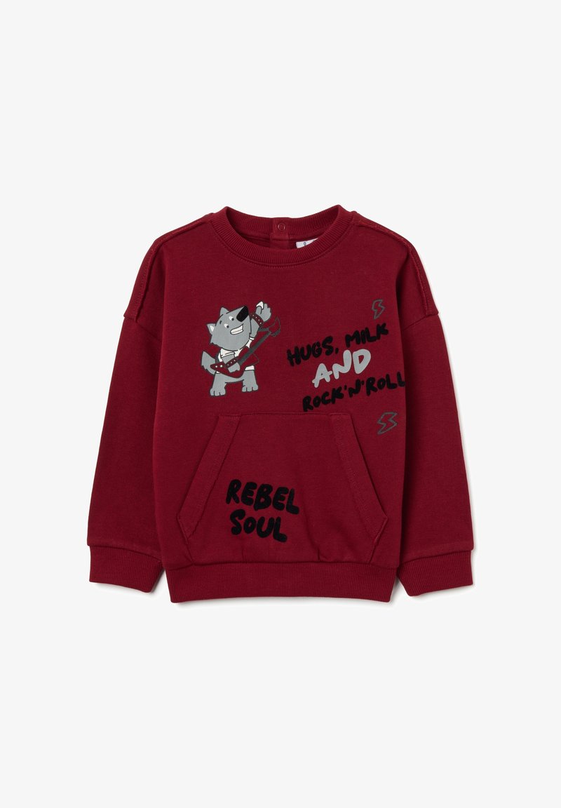Rode katoenen sweatshirt met lange mouwen, met een grafisch ontwerp van een wolf die gitaar speelt en de tekst "HUGS, MILK AND ROCK'N'ROLL" en "REBEL SOUL."