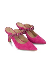 Mule in suede rosa con tacco alto e punta affusolata, dotato di un cinturino decorativo impreziosito da gioielli multicolori e tacco slanciato.