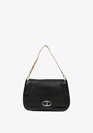 Sac à main en cuir noir avec une surface texturée, agrémenté d'une fermeture ovale en ton or et d'une bandoulière marron.